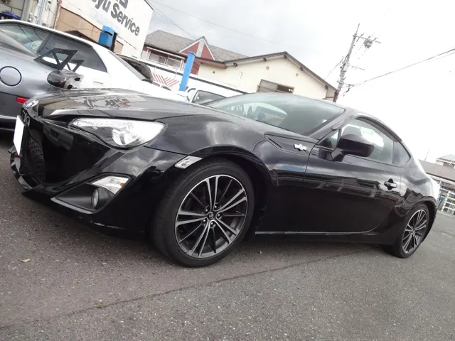 86（ZN6） 車高調 ＆ マフラー装着